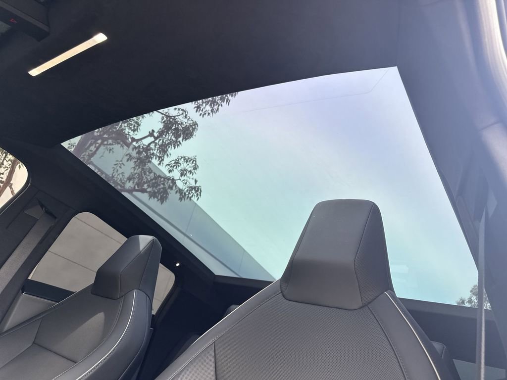 Used 2024 Tesla Cybertruck AWD Crew Cab image 16