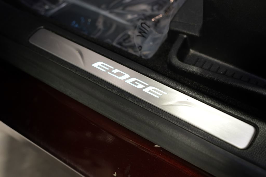 Used 2017 Ford Edge Titanium w/ Technology Package image 12