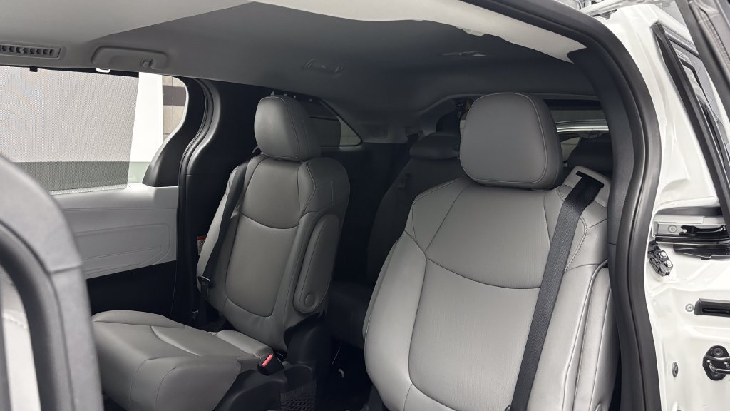 Certified 2026 Toyota Sienna XLE FWD image 38