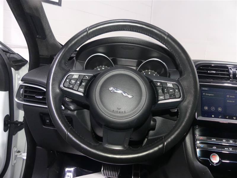 Used 2019 Jaguar F-PACE Premium AWD/4WD image 31