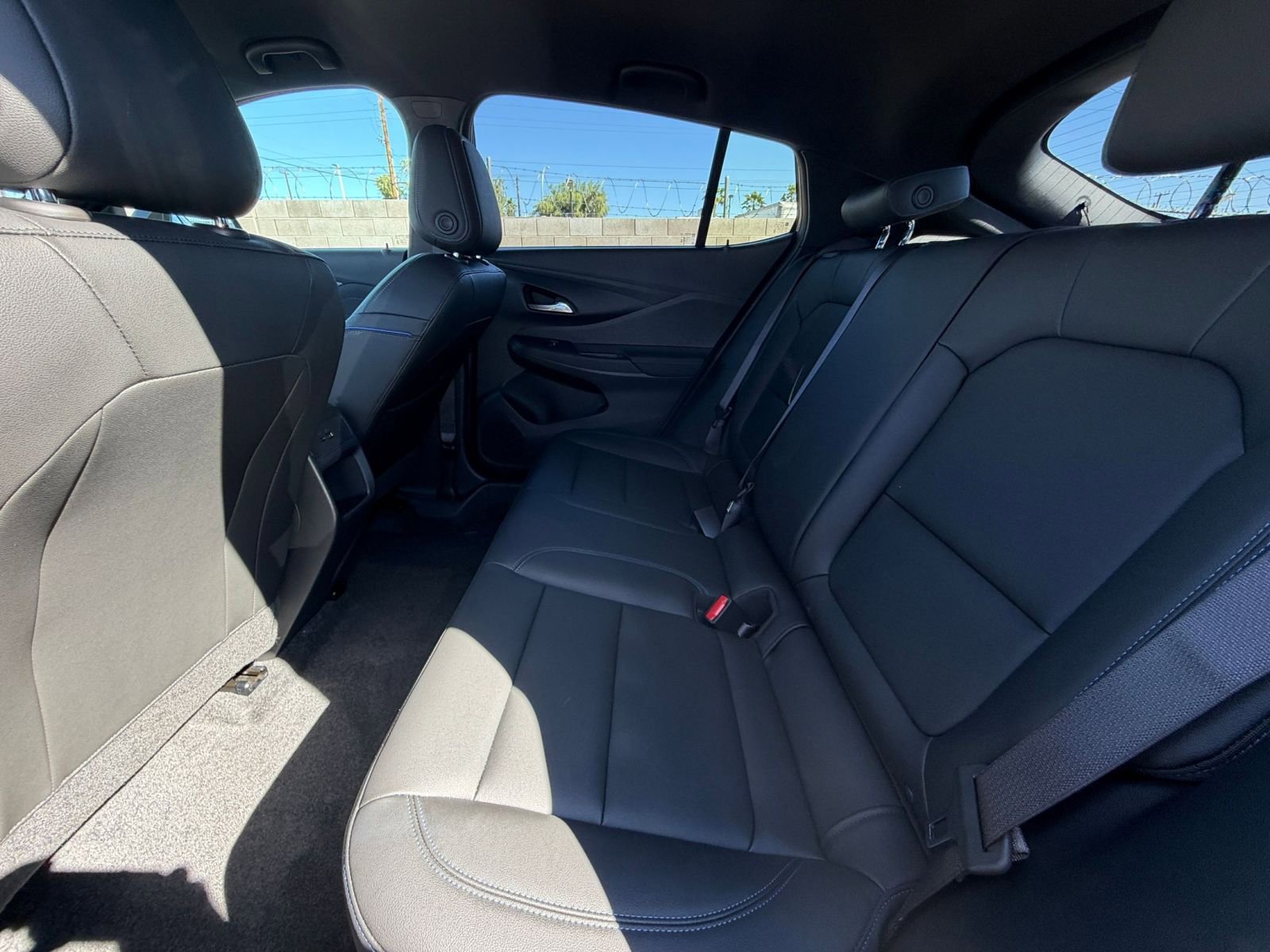 Used 2025 Buick Envista Sport Touring image 24