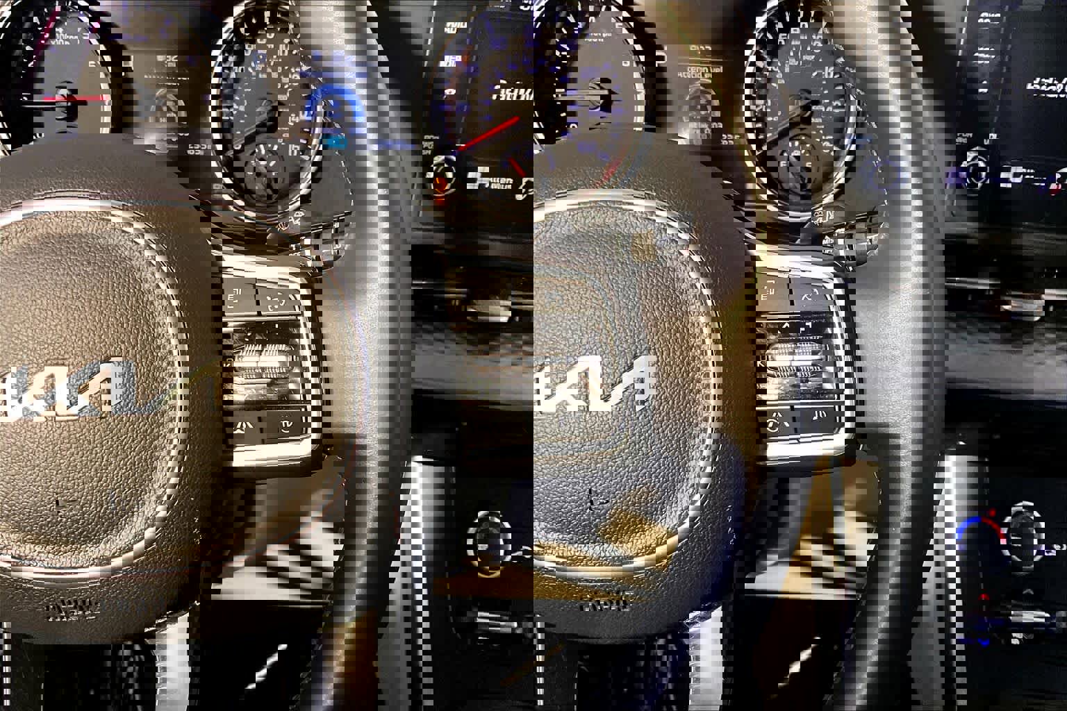 Used 2023 Kia Carnival LX FWD image 25