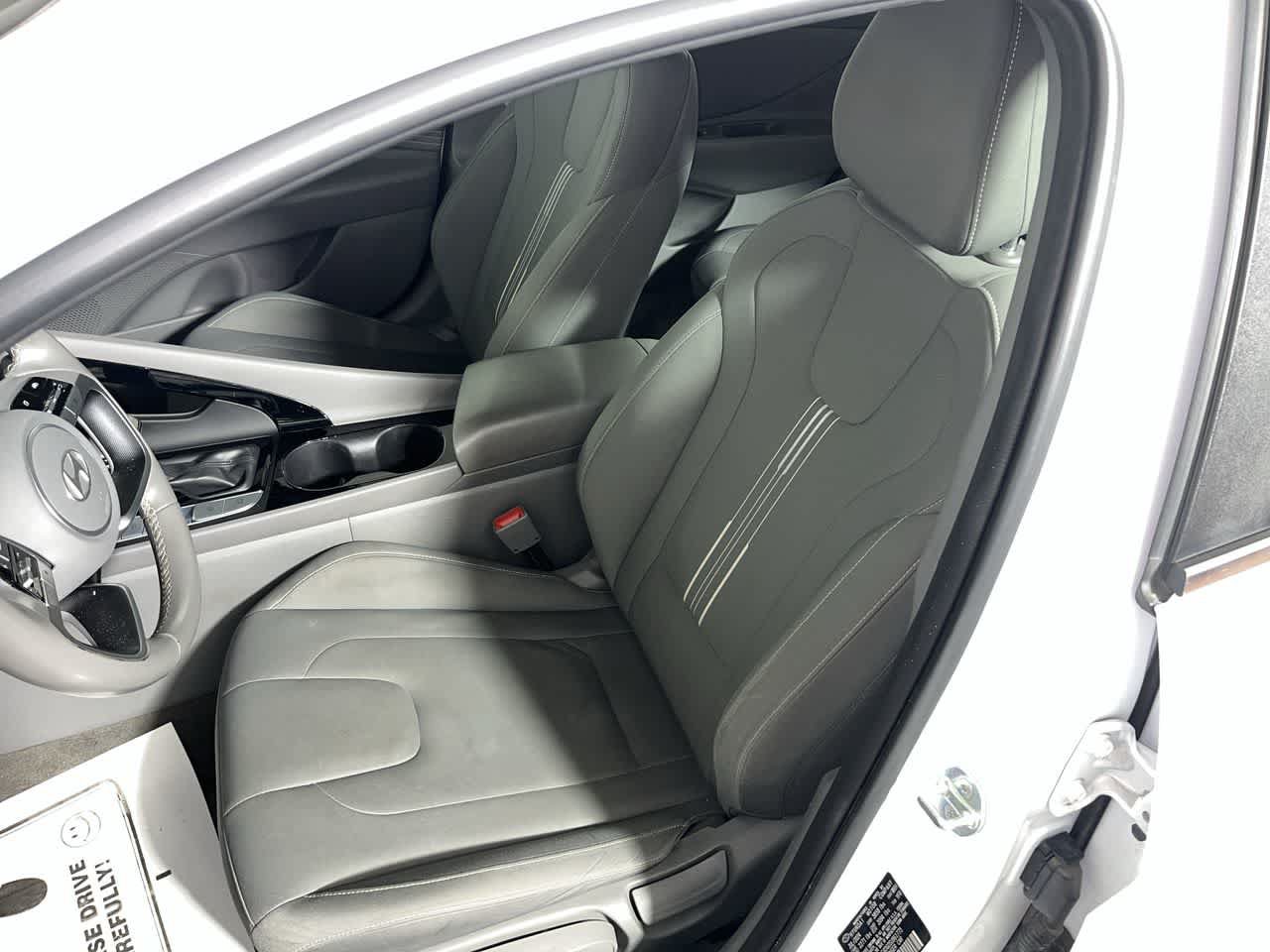 Used 2025 Hyundai Elantra SEL FWD image 15