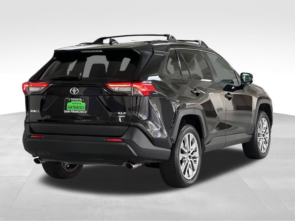 Used 2022 Toyota RAV4 XLE Premium AWD/4WD image 5