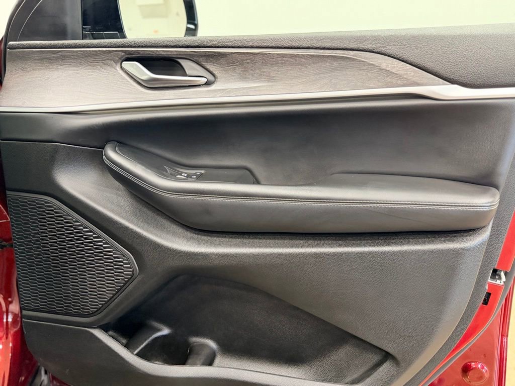 Used 2023 Jeep Grand Cherokee L Limited w/ Black Appearance Package image 18