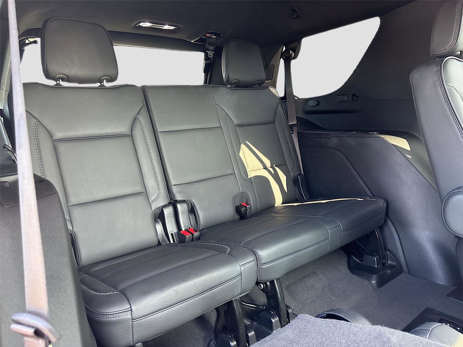 Used 2025 GMC Yukon Denali RWD image 28