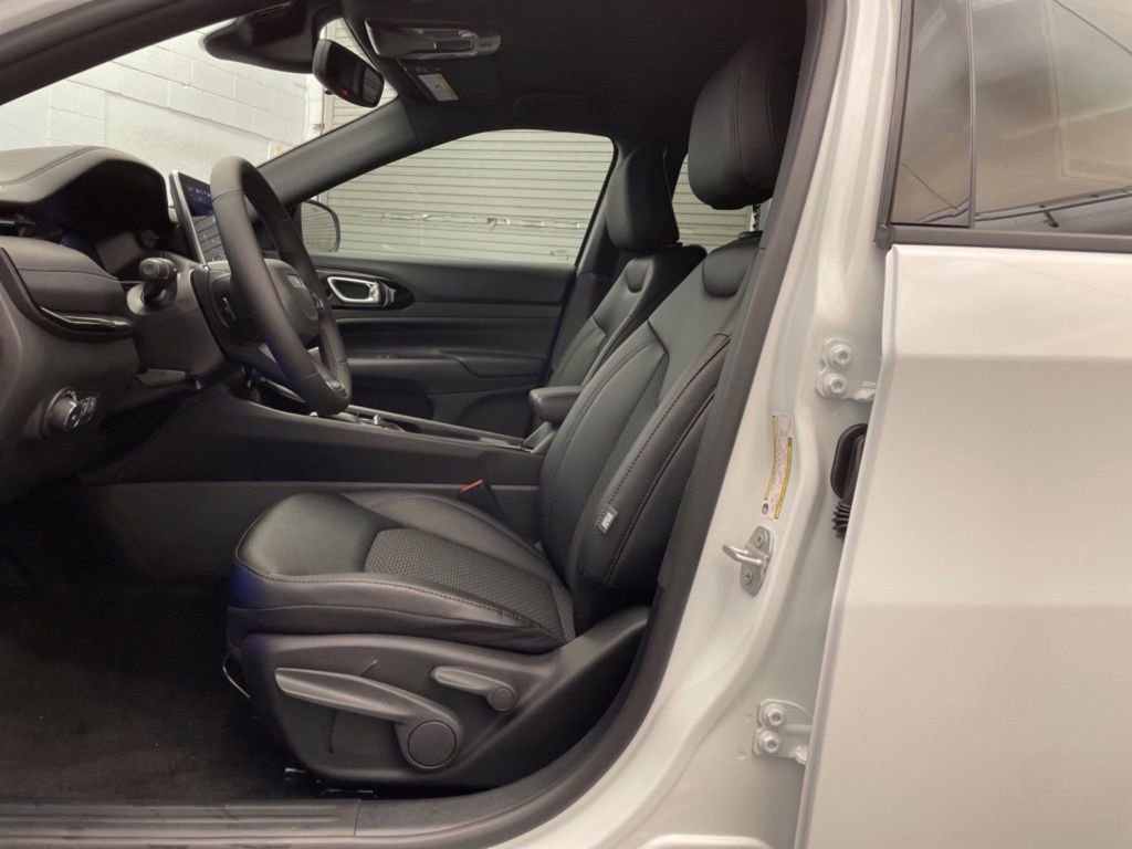 New 2026 Jeep Compass Latitude image 14