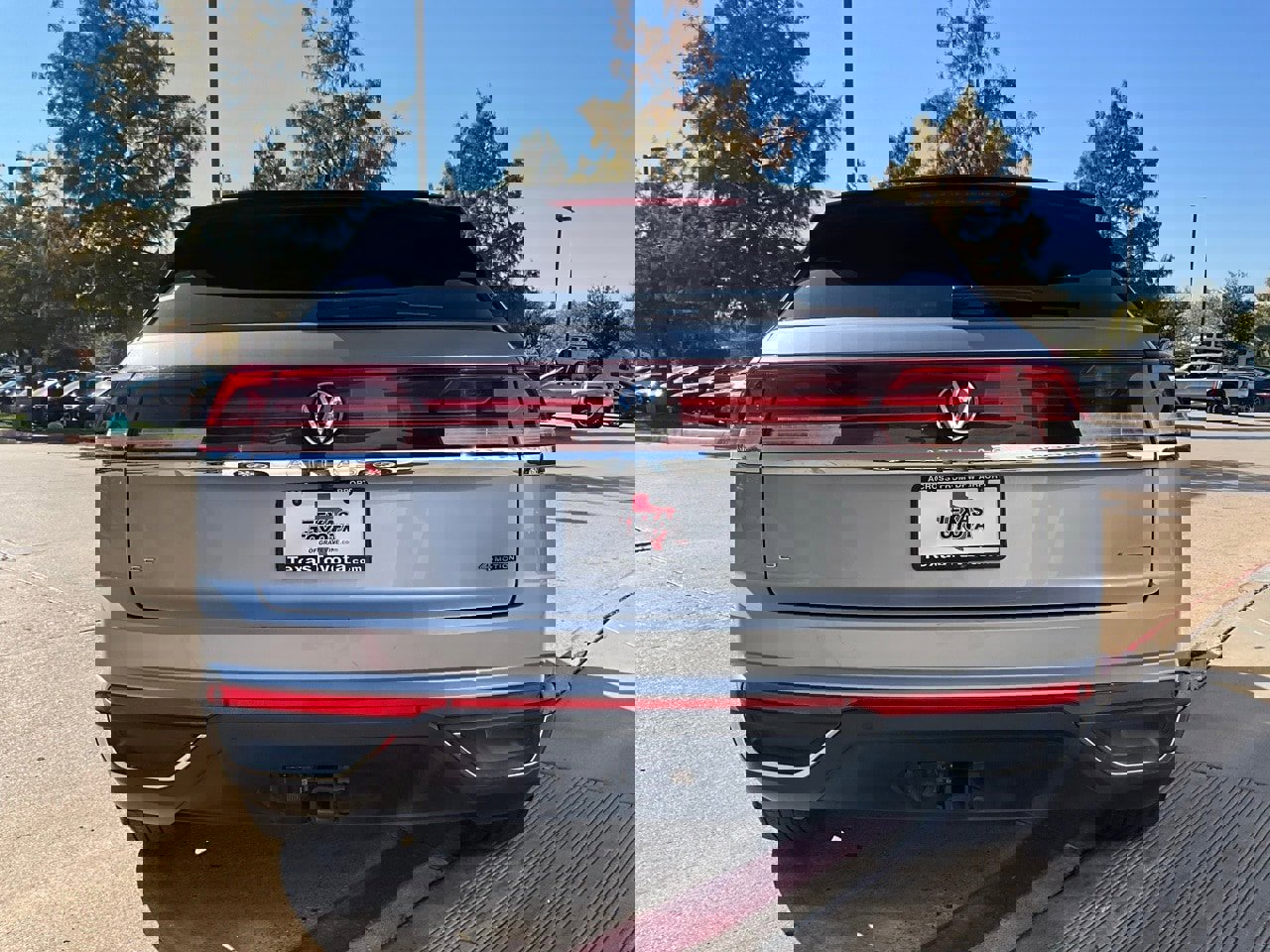 Used 2025 Volkswagen Atlas Cross Sport SE image 7