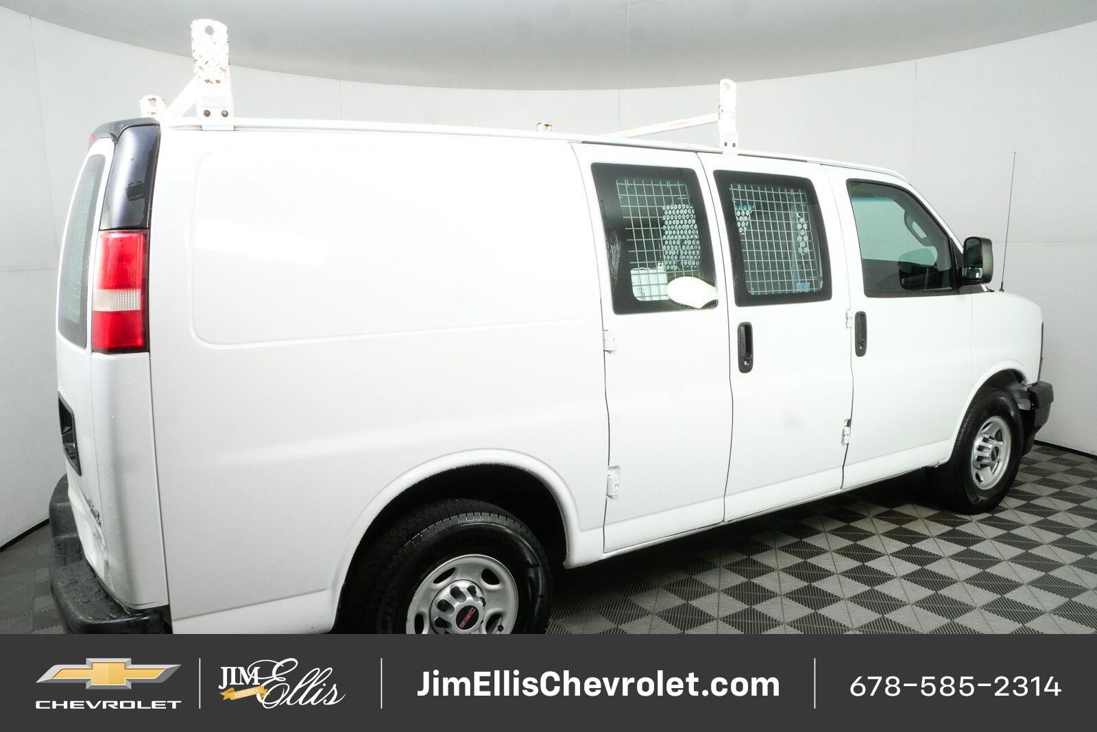 Used 2017 GMC Savana 2500 RWD image 2