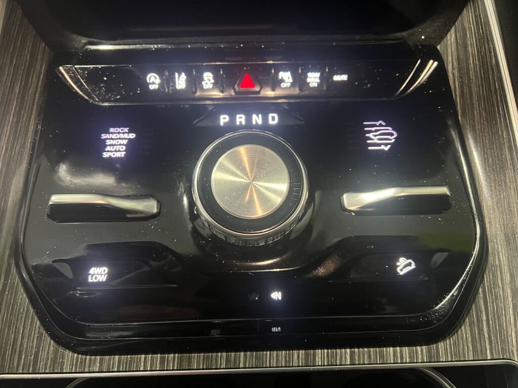 Used 2022 Jeep Wagoneer Series III w/ Flexible Seating Group image 19