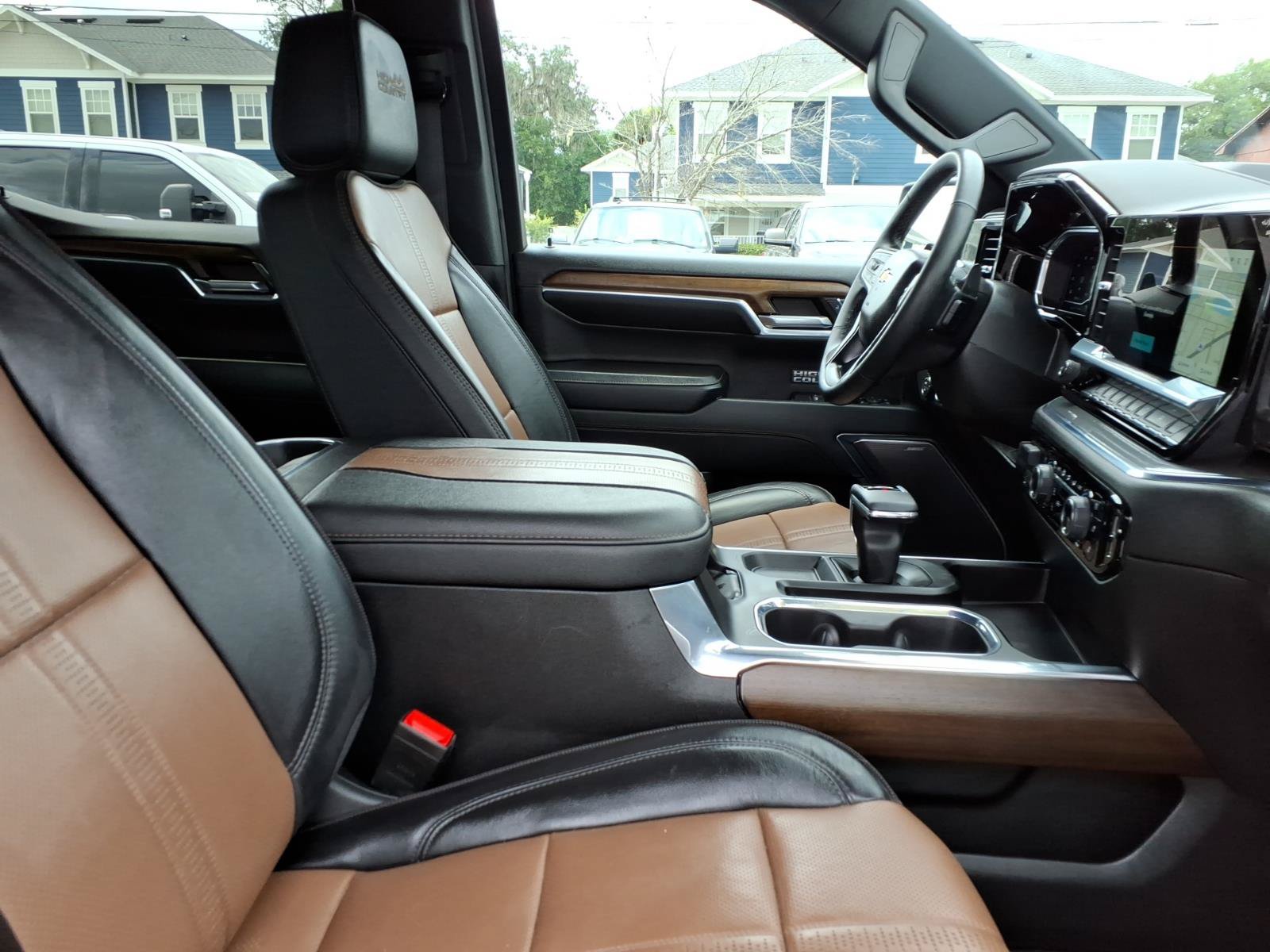 Used 2024 Chevrolet Silverado 1500 High Country w/ Technology Package AWD/4WD image 11