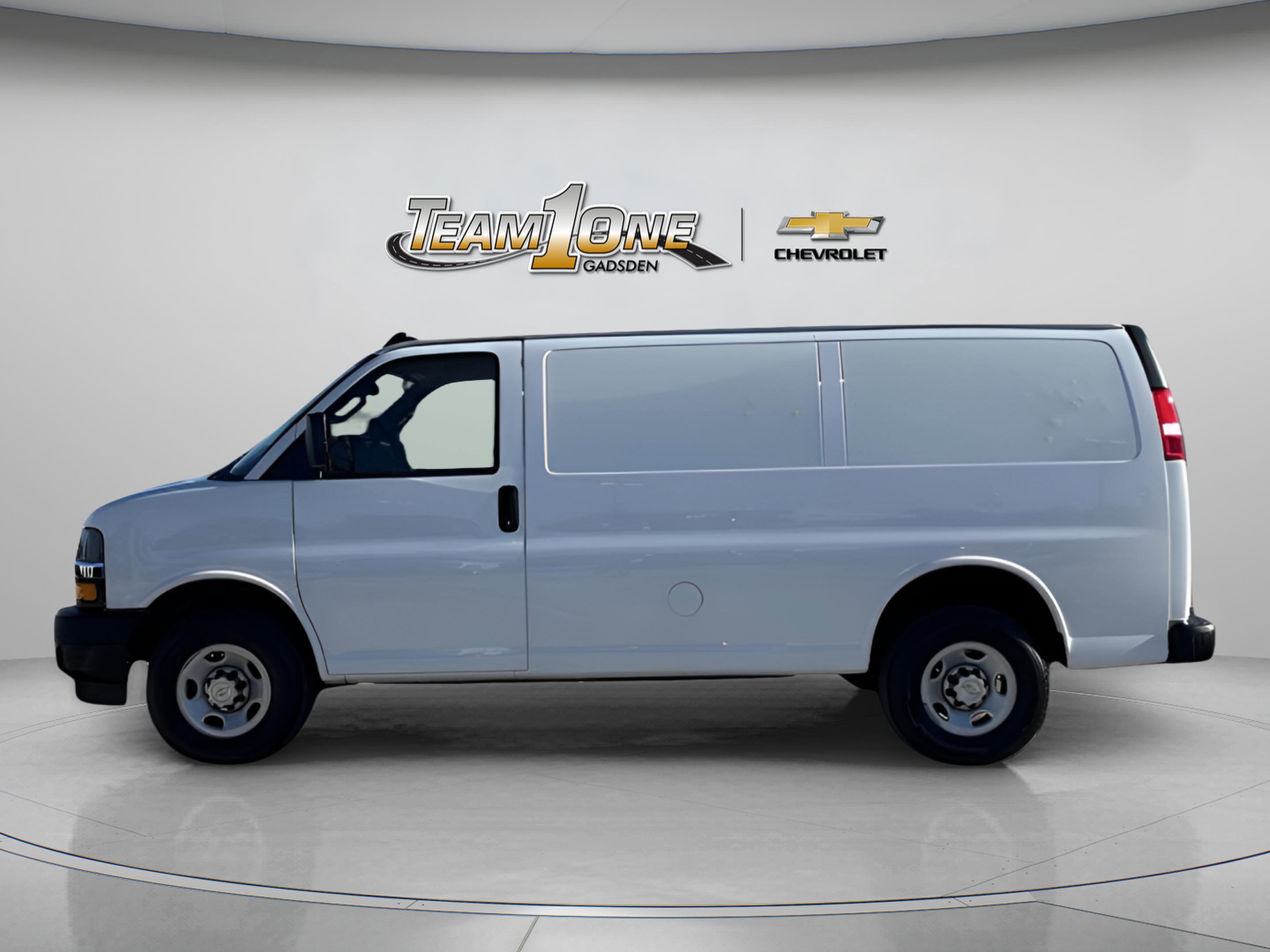 Used 2024 Chevrolet Express 2500 w/ Driver Convenience Package RWD image 2