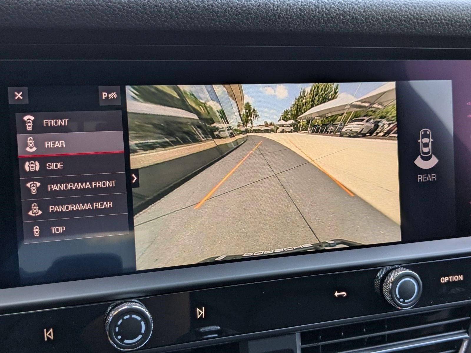 Certified 2025 Porsche Macan AWD/4WD image 19