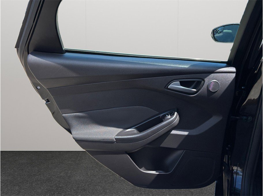 Used 2015 Ford Focus Titanium image 33