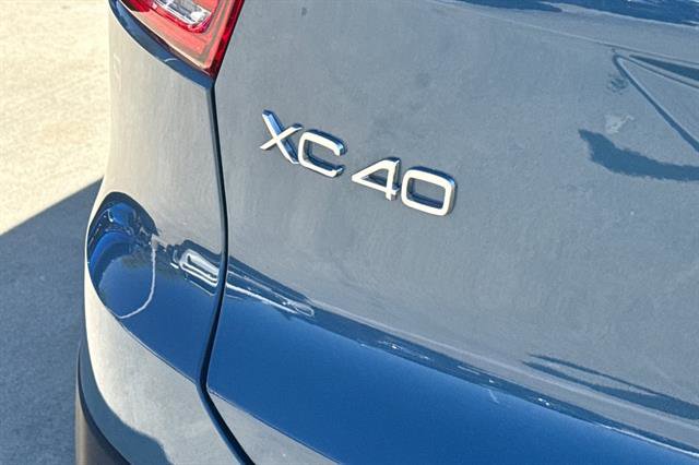 Certified 2025 Volvo XC40 B5 Core AWD/4WD image 31