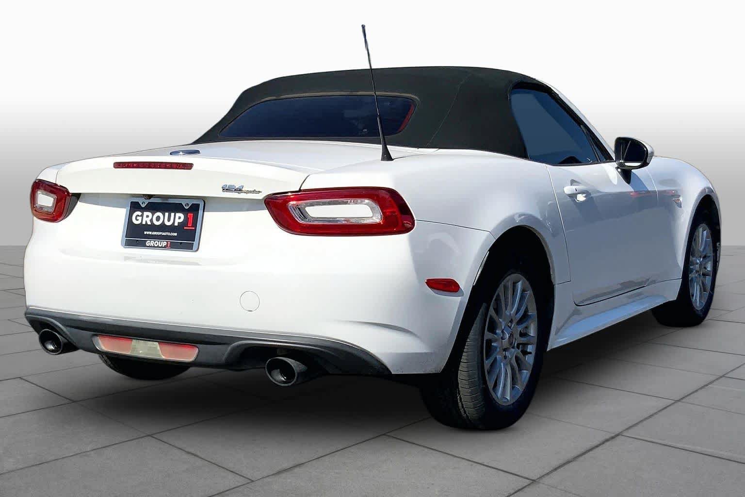 Used 2018 FIAT 124 Spider Classica w/ Technology Group RWD image 13