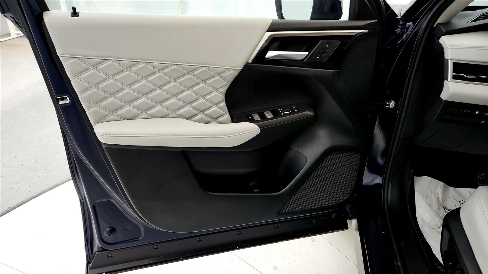 Used 2025 Mitsubishi Outlander SEL image 24