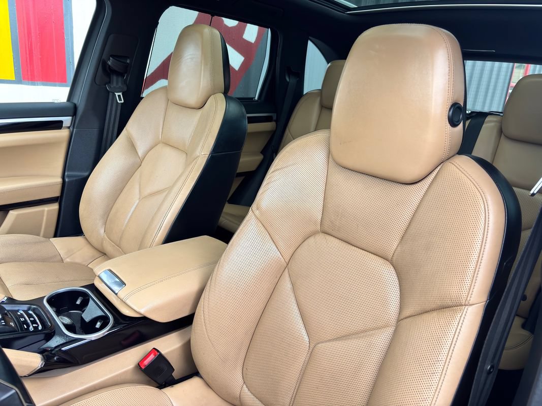 Used 2017 Porsche Cayenne S w/ Premium Plus Package AWD/4WD image 18