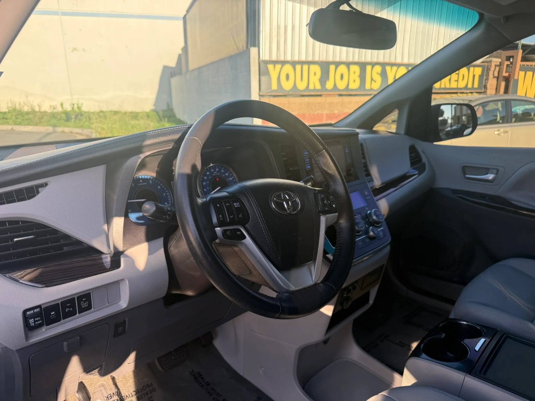 Used 2017 Toyota Sienna XLE w/ XLE Navigation Package FWD image 8