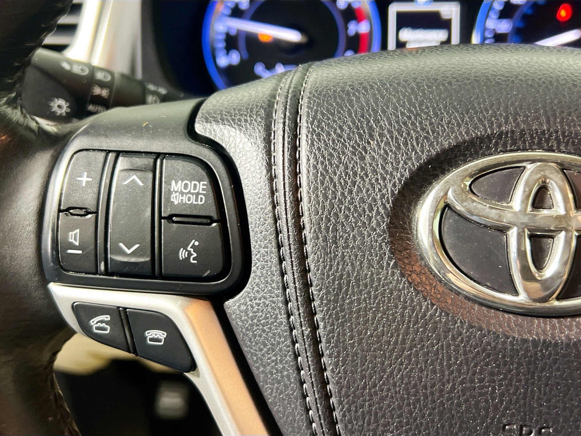 Used 2014 Toyota Highlander Limited image 18