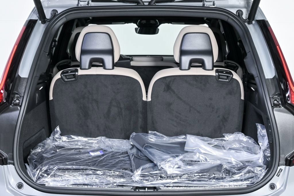 New 2026 Volvo XC90 T8 Plus w/ Protection Package image 32