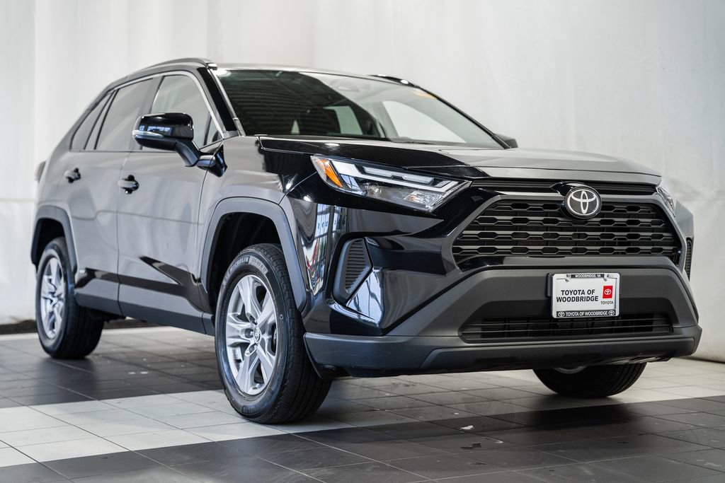 Used 2025 Toyota RAV4 XLE AWD/4WD image 1
