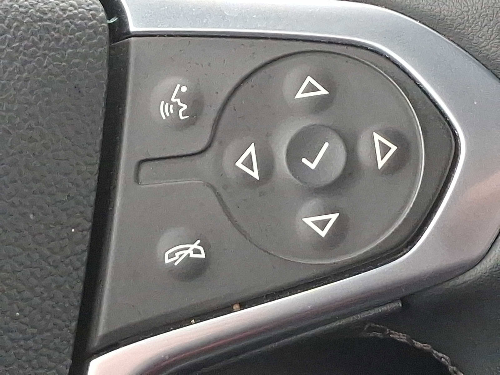 Used 2023 Chevrolet Traverse LT image 22