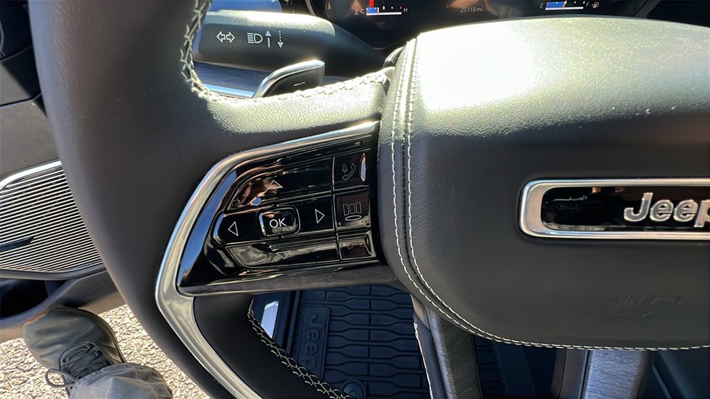 Used 2023 Jeep Grand Cherokee L Overland image 27