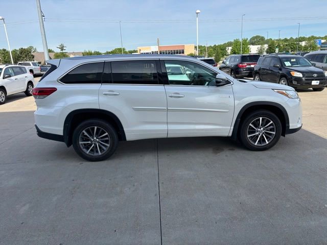 Used 2017 Toyota Highlander XLE w/ Protection Package #3 AWD/4WD image 4