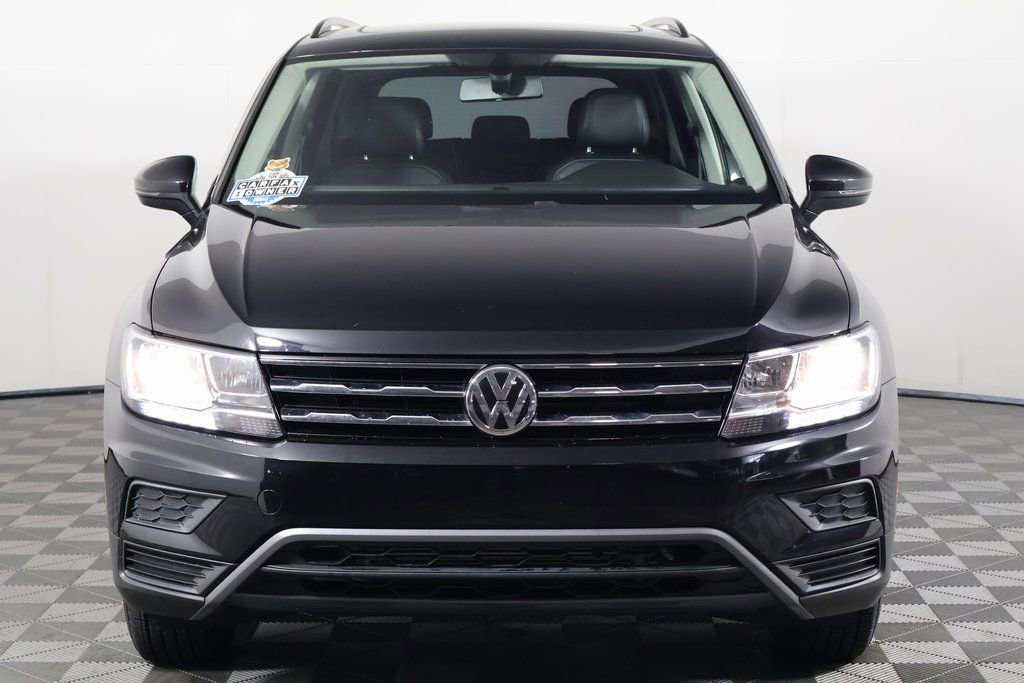 Used 2021 Volkswagen Tiguan SE w/ Panoramic Sunroof Package image 2