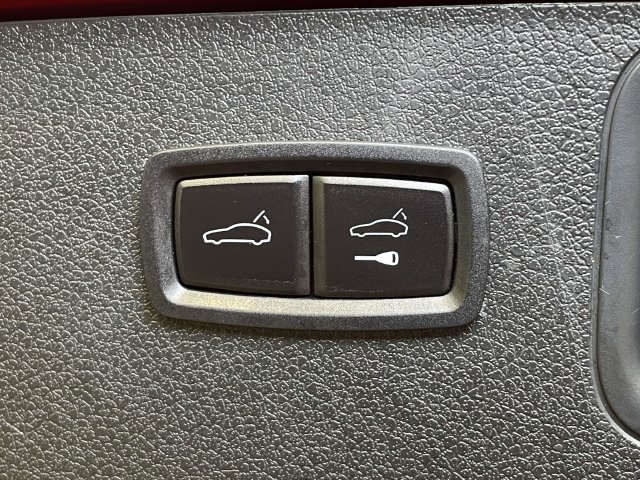 Certified 2022 Porsche Macan AWD/4WD image 21