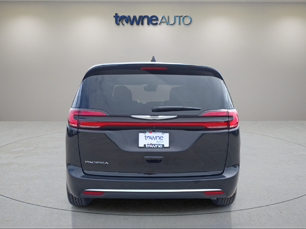 Used 2026 Chrysler Pacifica Select FWD image 5