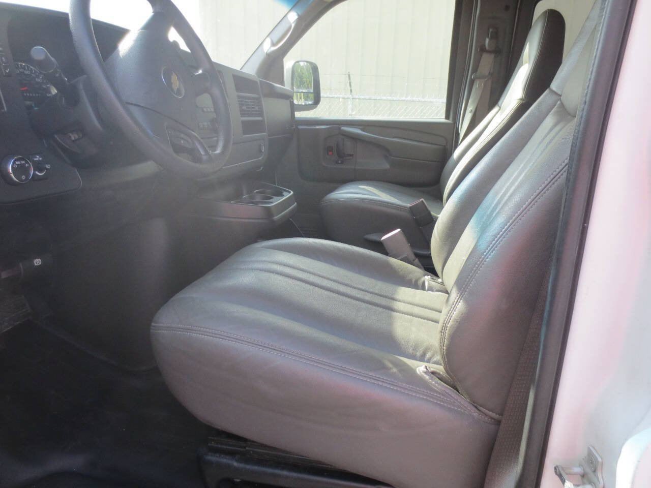 Used 2008 Chevrolet Express 2500 Passenger RWD image 7