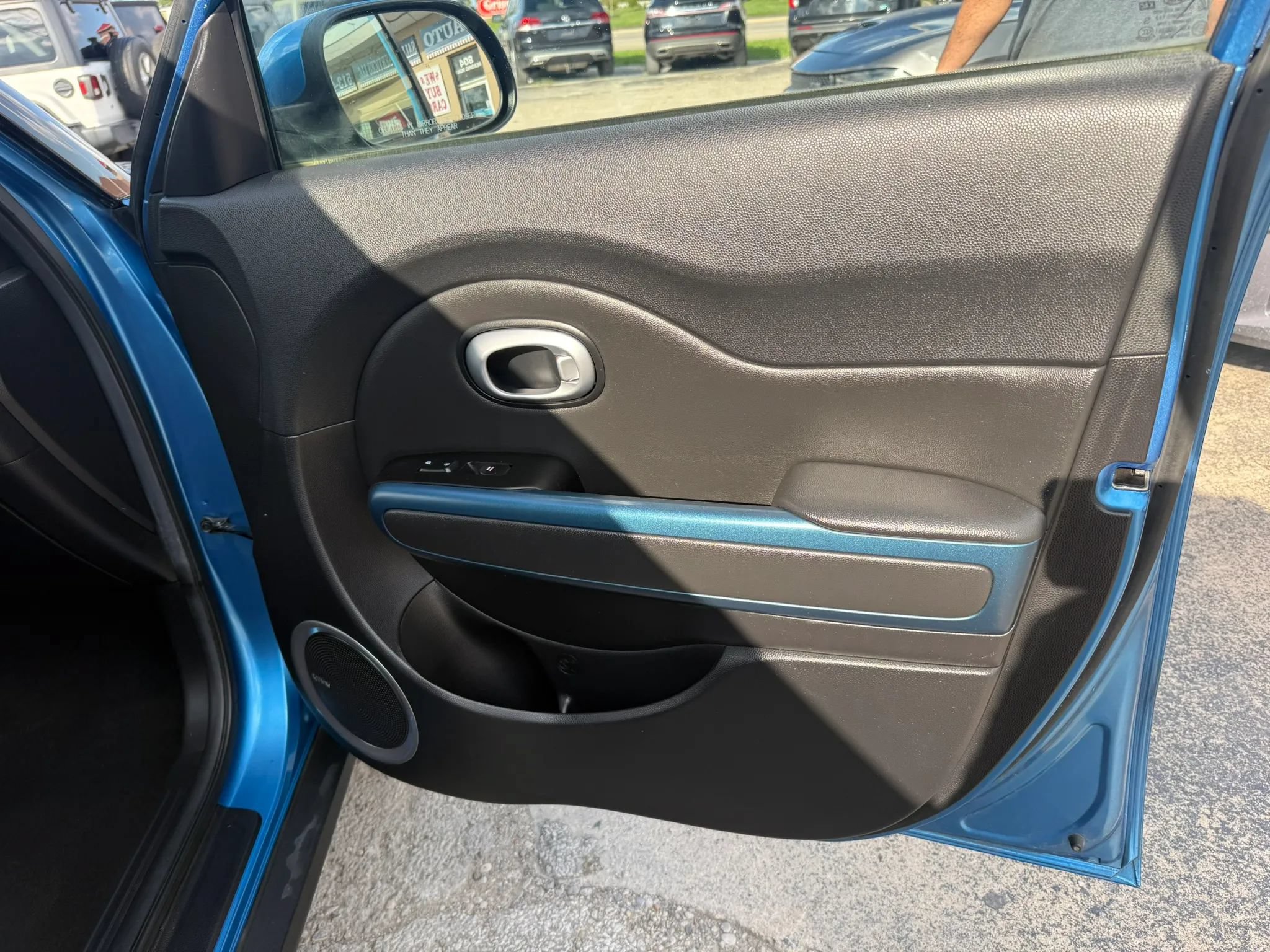Used 2015 Kia Soul + w/ Audio Package FWD image 21