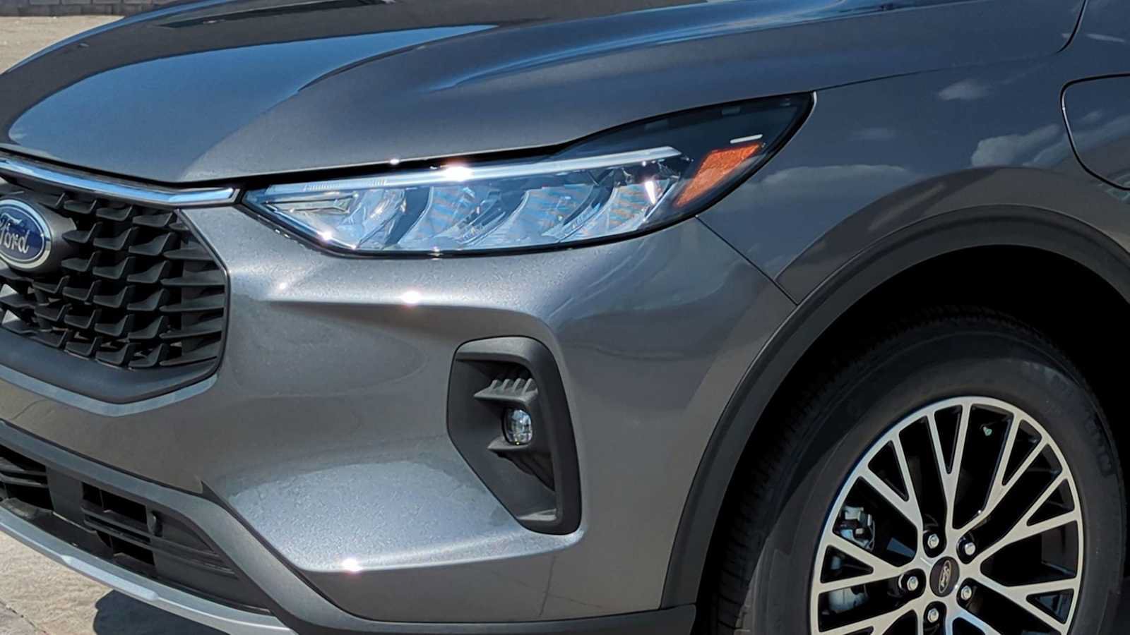 New 2025 Ford Escape SE FWD image 9