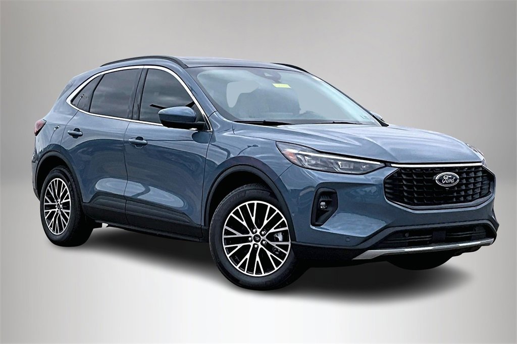 New 2023 Ford Escape SE w/ PHEV Premium Package