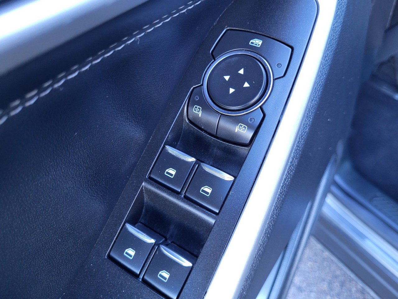 Used 2021 Ford Explorer XLT w/ Equipment Group 202A image 12