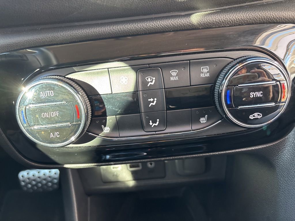 Used 2023 Buick Encore GX Select w/ Sport Touring Package FWD image 32