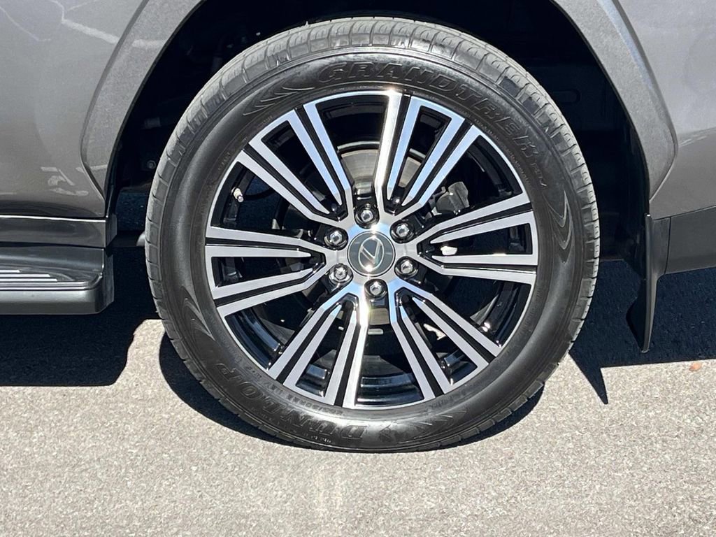 Used 2023 Lexus LX 600 4WD w/ Luxury Package image 13