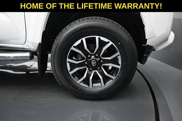 Used 2022 Toyota Tacoma TRD Sport AWD/4WD image 45