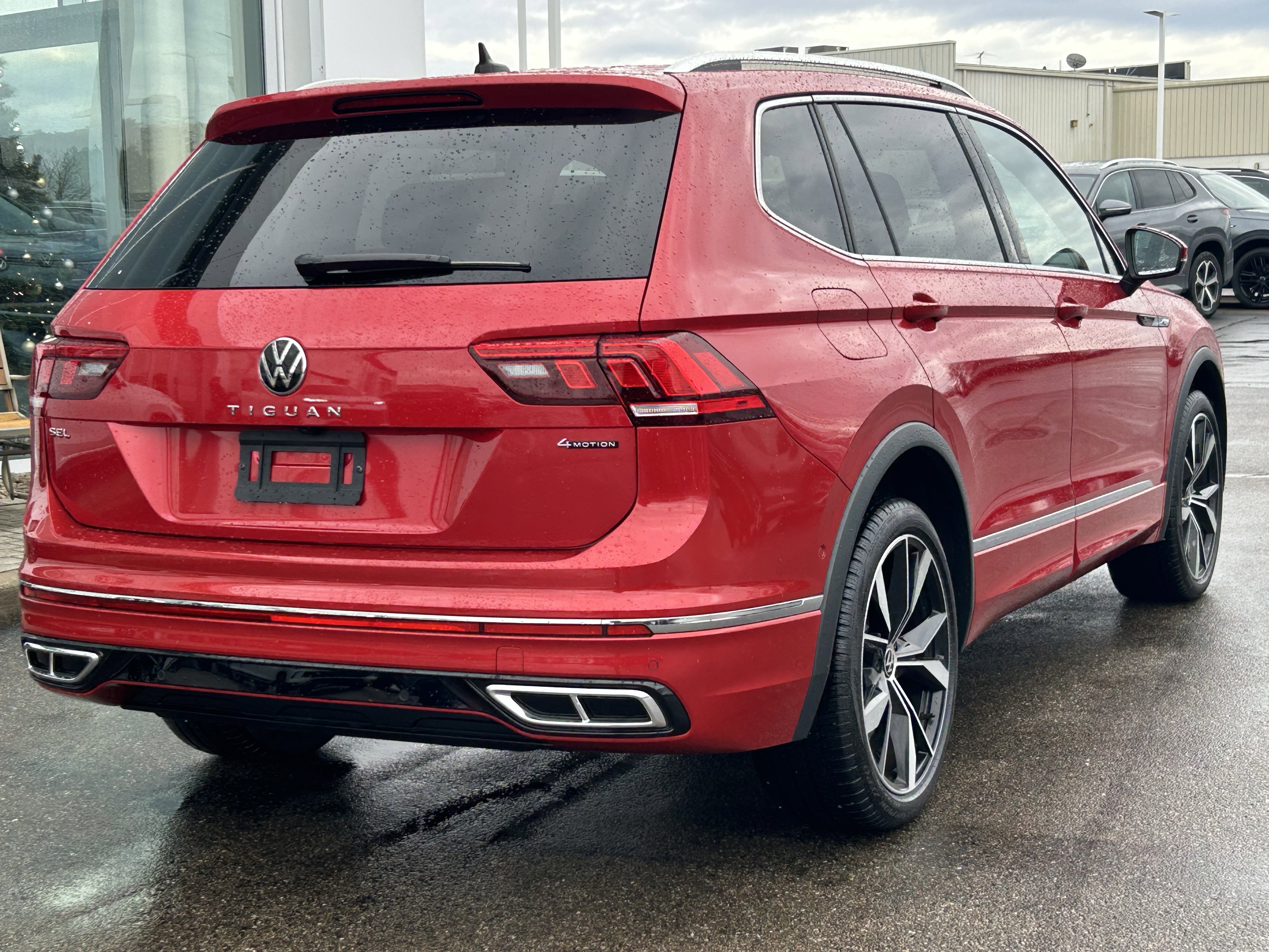 Certified 2024 Volkswagen Tiguan SEL R-Line image 7