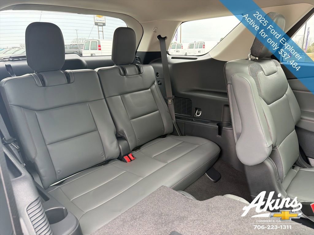 Used 2025 Ford Explorer Active w/ Active Comfort Package AWD/4WD image 23