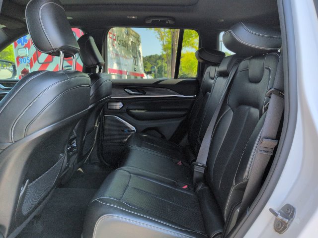 Certified 2022 Jeep Grand Cherokee Overland AWD/4WD image 13