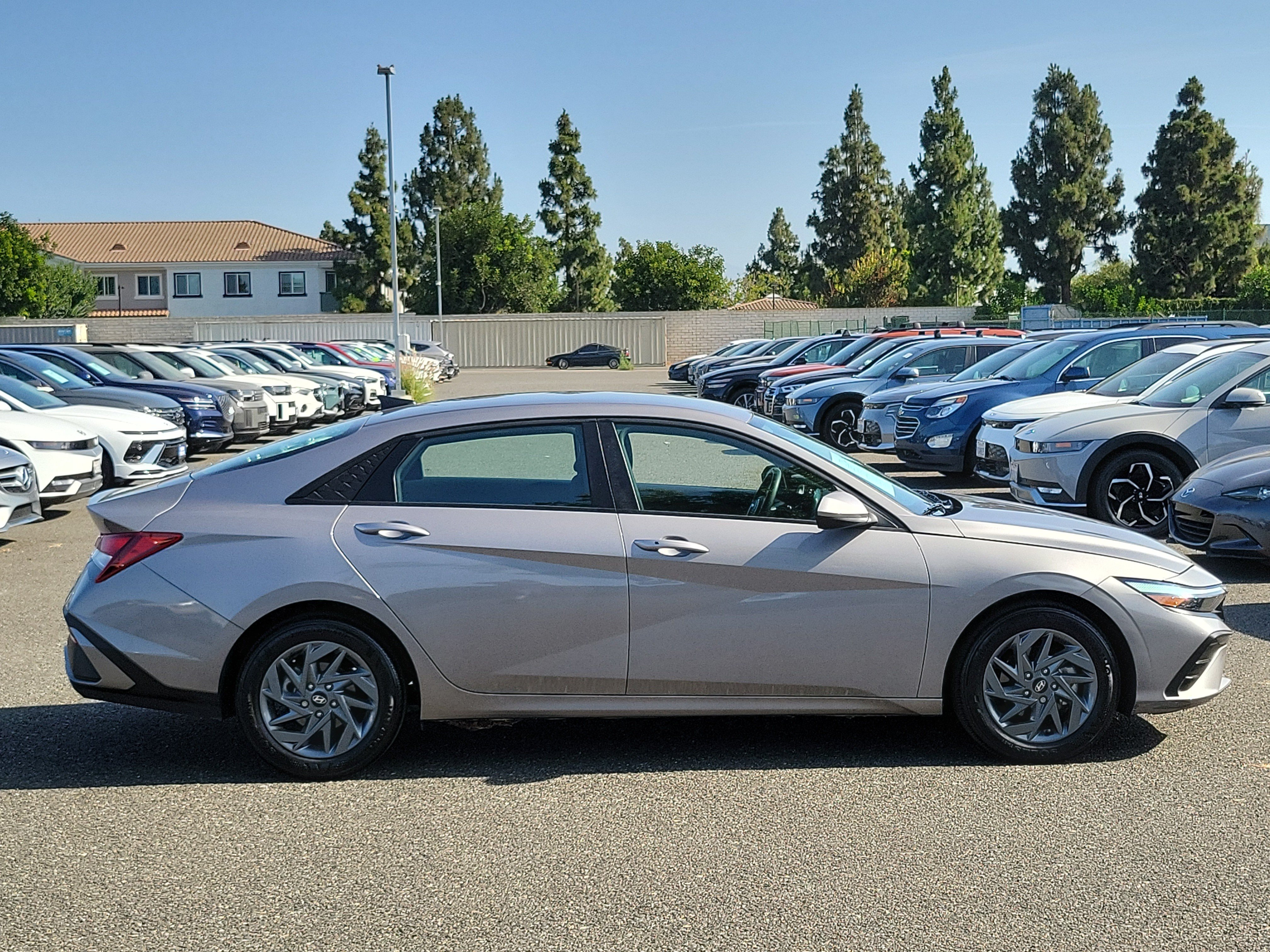 Certified 2024 Hyundai Elantra SEL FWD image 5