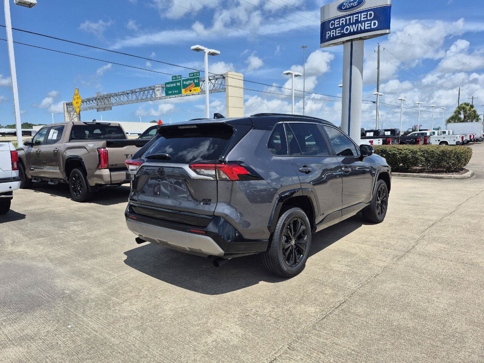 Used 2025 Toyota RAV4 XSE AWD/4WD image 12