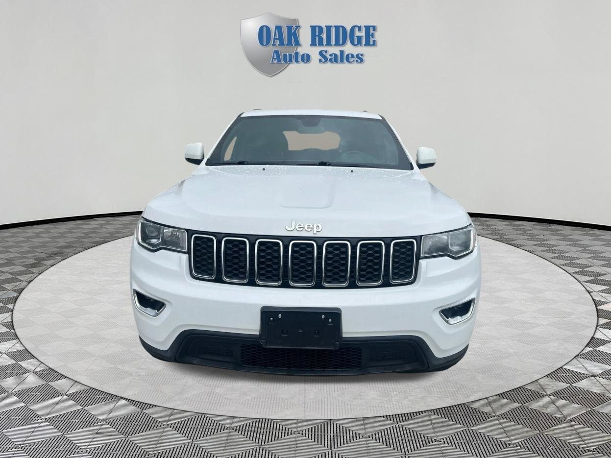 Used 2018 Jeep Grand Cherokee Laredo AWD/4WD image 2