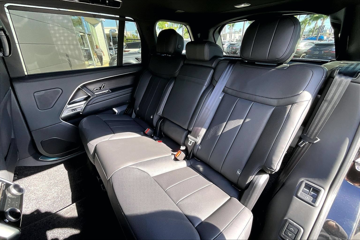 New 2026 Land Rover Range Rover Long Wheelbase SE AWD/4WD image 10