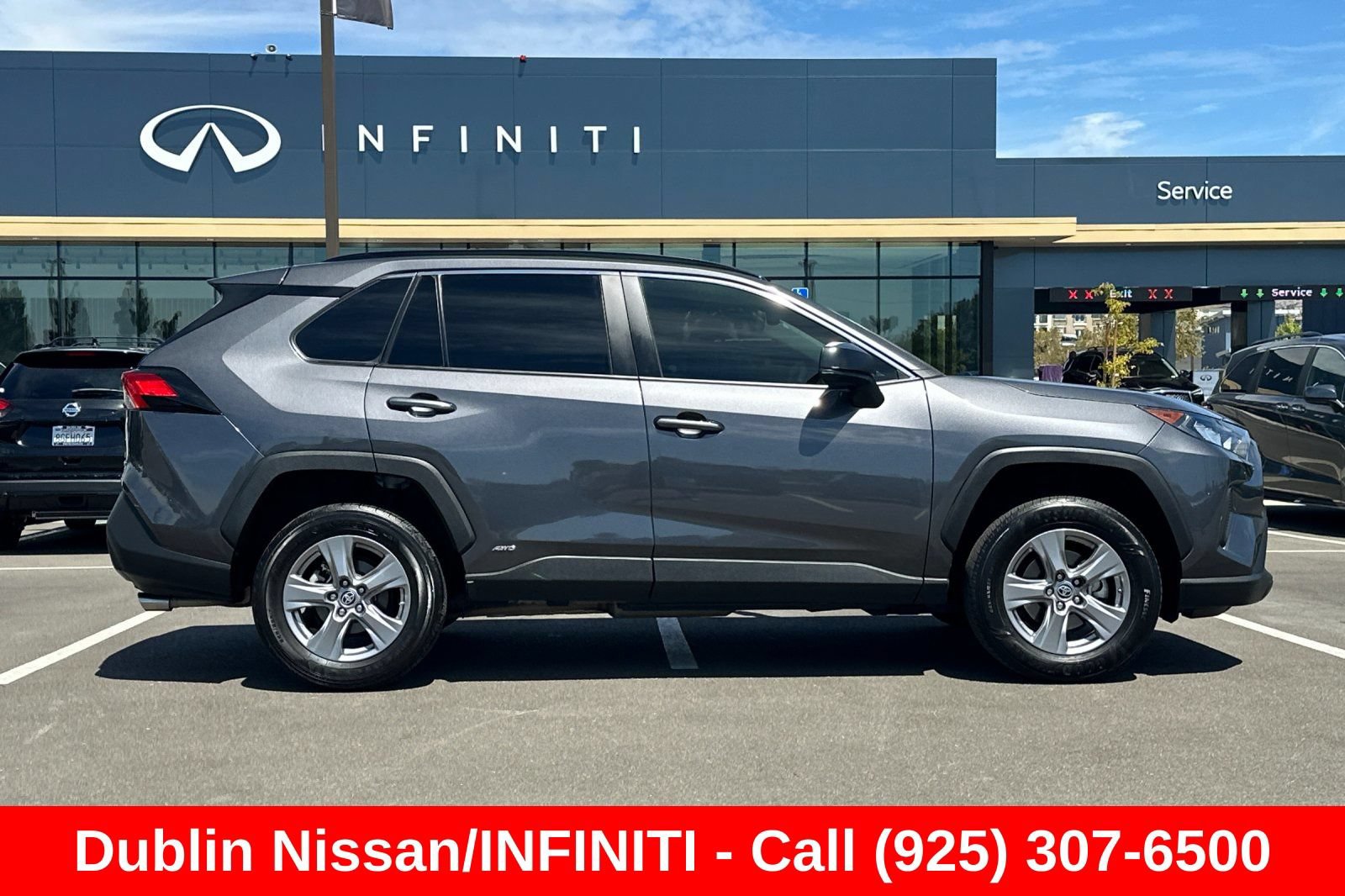 Used 2022 Toyota RAV4 LE AWD/4WD image 3