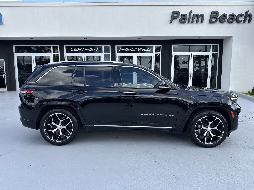 Used 2023 Jeep Grand Cherokee Summit AWD/4WD image 5