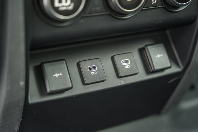 Used 2022 Land Rover Defender 110 SE AWD/4WD image 44